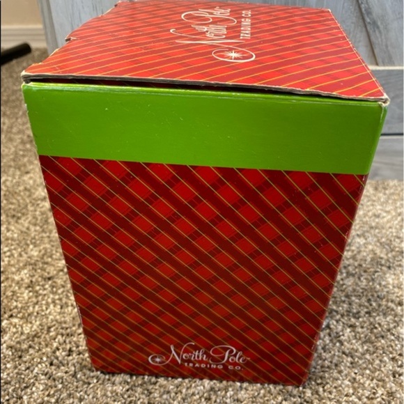 - Snowman Musical Snow Globe North Pole Trading Co We Wish You a Merry Chr… - Picture 5 of 6